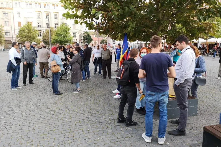 Peste 100 de persoane au protestat la Cluj-Napoca - FOTO