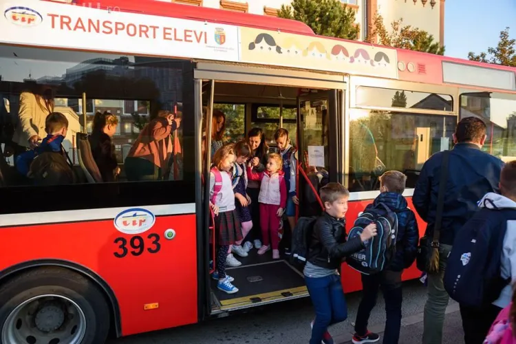 HAOS cu autobuzul școlar la Cluj! Probleme la preluarea copiilor de la Bălcescu - VIDEO