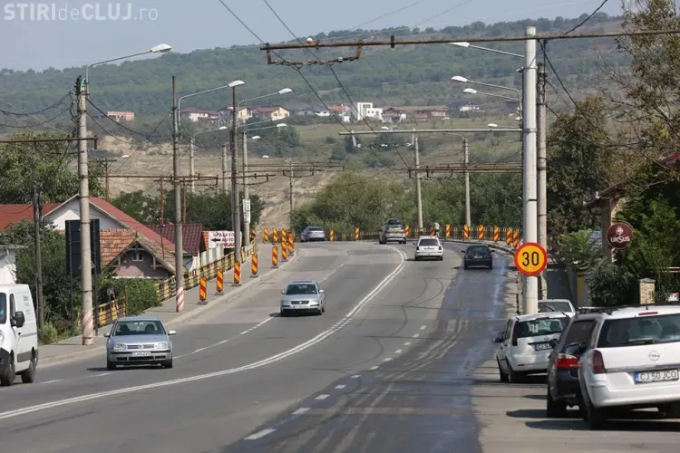 Au început lucrările de reabilitare a podului din zona străzii Fabricii. Vezi cât durează