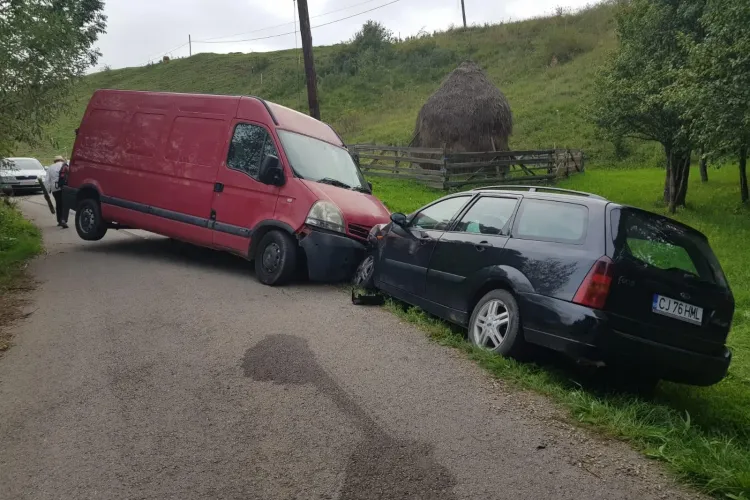 Accident la Ciuleni! S-au tamponat pe un drum aproape necirculat - FOTO