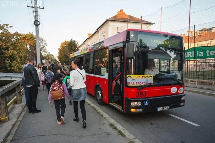 Cluj: Cum a decurs prima zi a proiectului autobuzele școlare. Adulții, cei mai fericiți: Nu mai plătesc abonament - FOTO