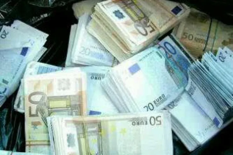 Cluj: A predat la Poliție 7.350 de euro găsiți pe stradă. Povestea e SAVUROASĂ