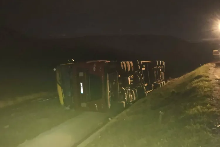 Tiristul beat la volan, care s-a răsturnat pe centra Cluj-Apahida, reținut de polițiști