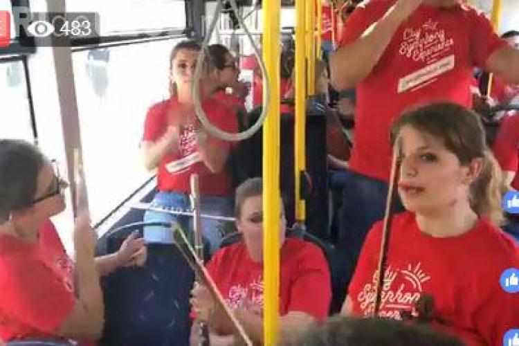 Concert într-un autobuz electric la Cluj. Acesta este spiritul orașului - VIDEO