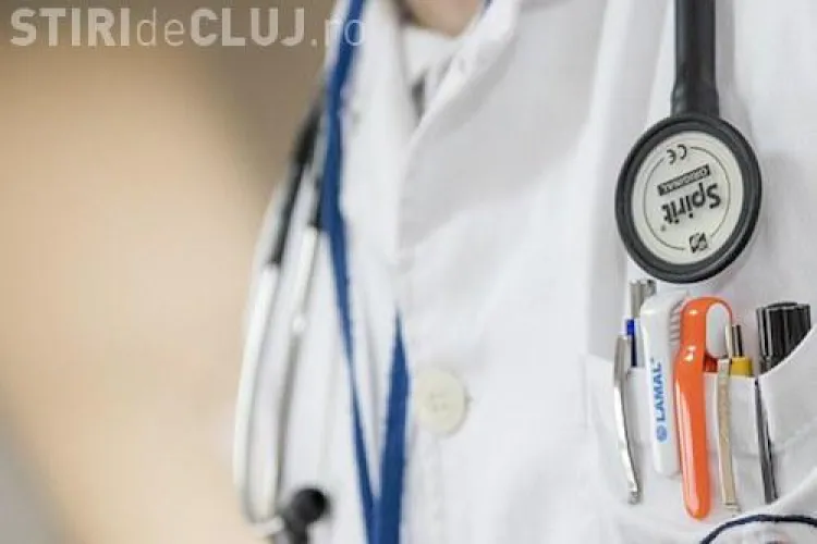 Mămică din Cluj-Napoca s-a trezit PIPĂITĂ de medicul pediatru. A făcut plângere