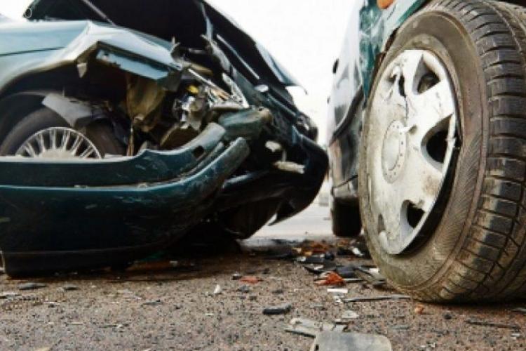 Accident cu o victimă la Cluj! O șoferiță neatentă a intrat în intersecție fără să se asigure