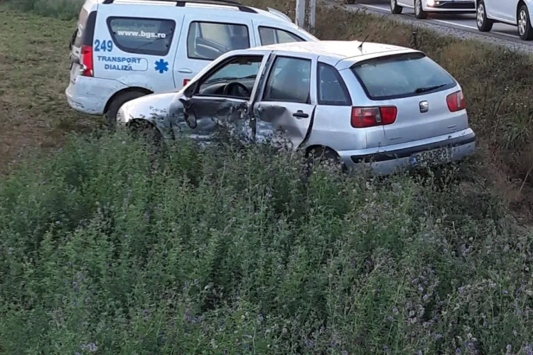 Accident pe DN 1C cu cinci răniți. Una dintre mașini făcea transport la dializă - FOTO