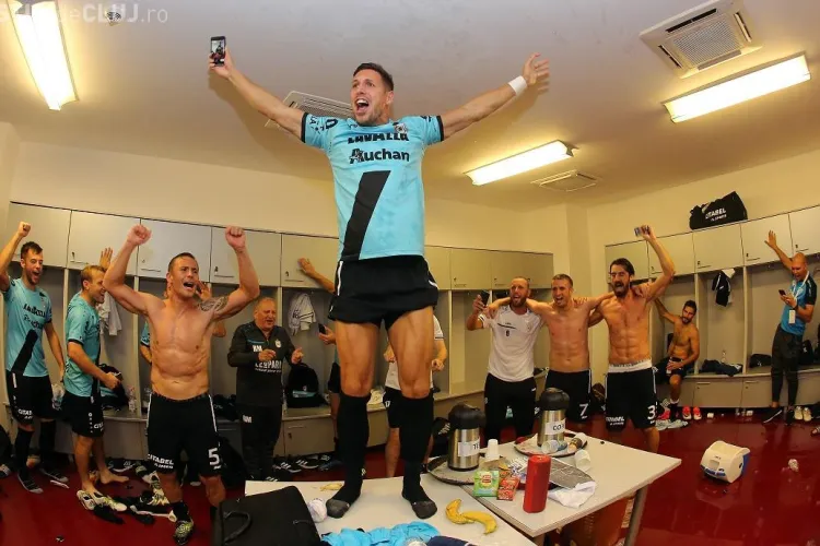 Imagini din vestiarul luxemburghezilor. Au dansat pe mese după eliminarea CFR Cluj