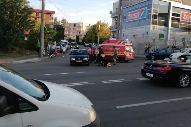 Accident în Zorilor! Un biciclist a fost lovit de mașină FOTO