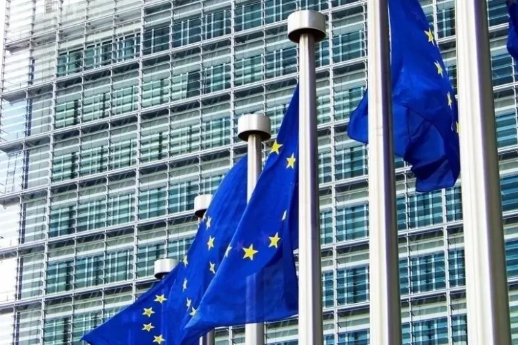 Comisia UE transmite noi mesaje de avertizare pentru Guvern: Urmărim cu îngrijorare noile modificări ale legilor justiției