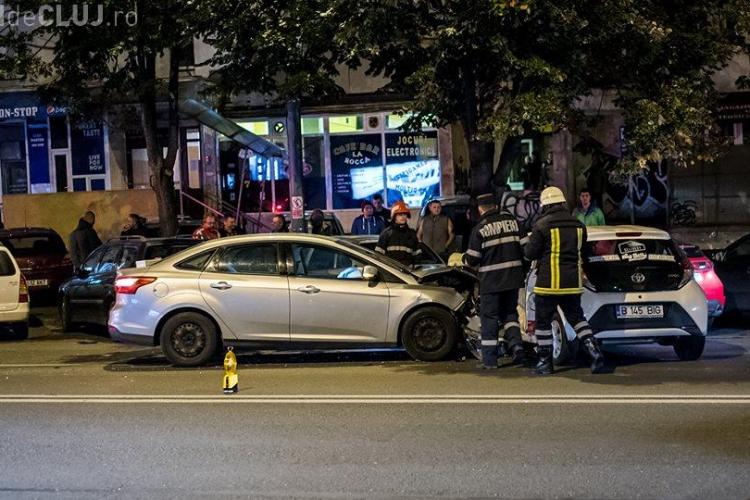 Accident pe Calea Florești! Un șofer de livrări al unui cunoscut fast-food a lovit în plin un autoturism FOTO