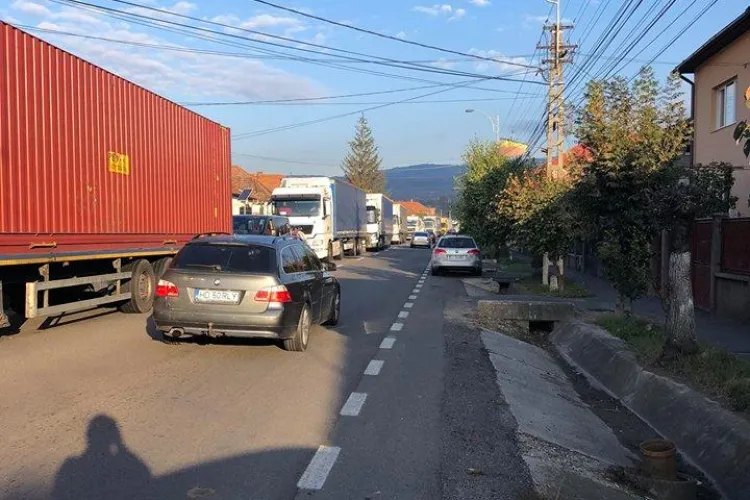 Autostrada inaugurată vineri a DISTRUS complet traficul rutier în Baciu - FOTO