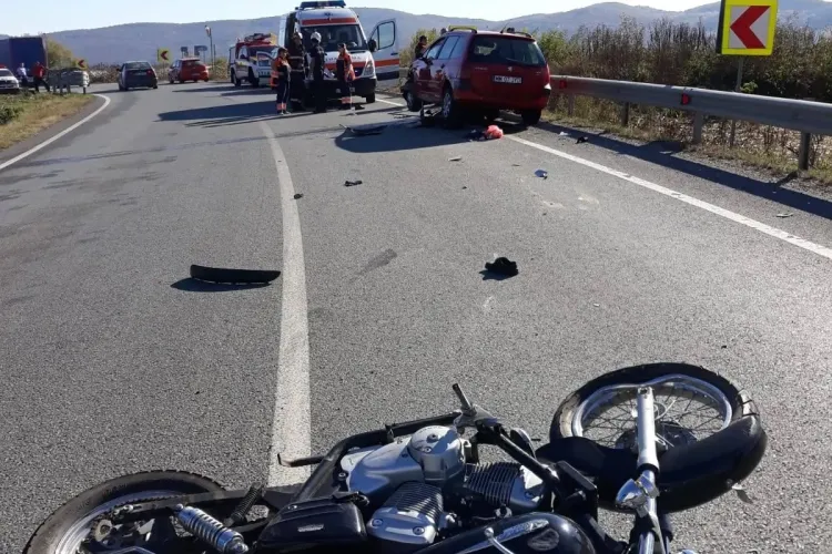 Motociclist mort la Câțcău, după Dej. A intrat sub o mașină, după ce a fost lovit de alt șofer - FOTO