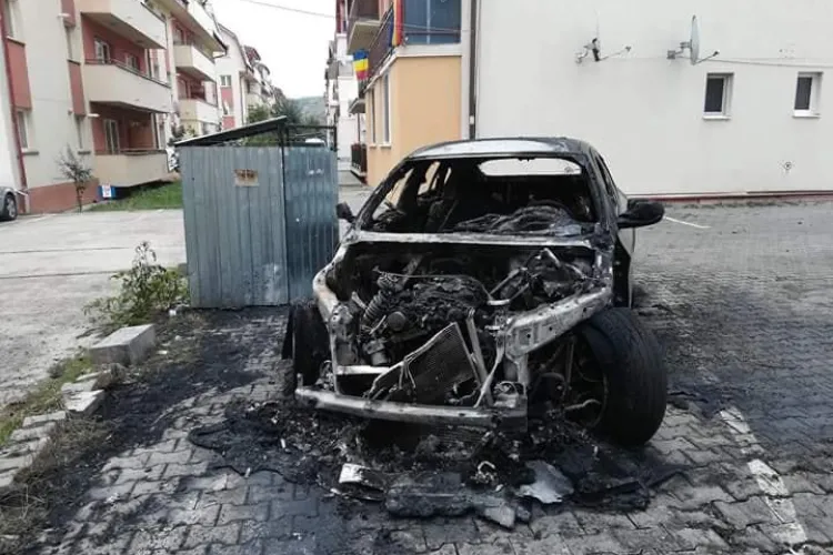 BMW X6 a luat foc în Florești. Act MAFIOT? - FOTO