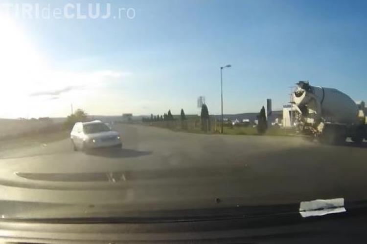 Clujean la un pas să fie făcut PRAF de un șofer inconștient! Totul  a fost surprins live VIDEO