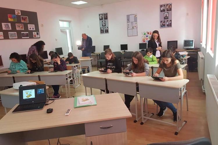 Laborator IT pentru elevii din Luna de Sus - Florești