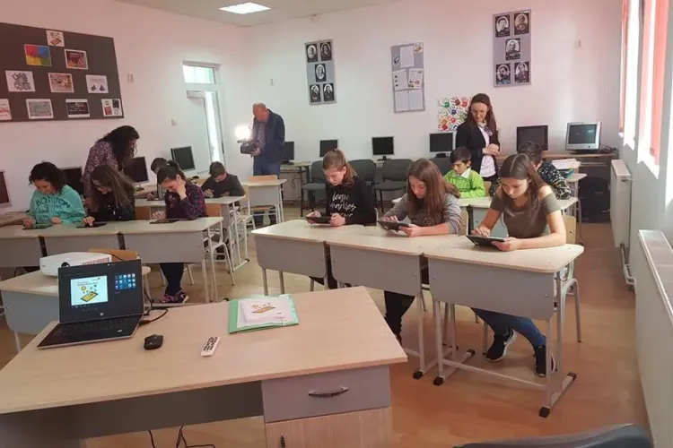 Laborator IT pentru elevii din Luna de Sus - Florești