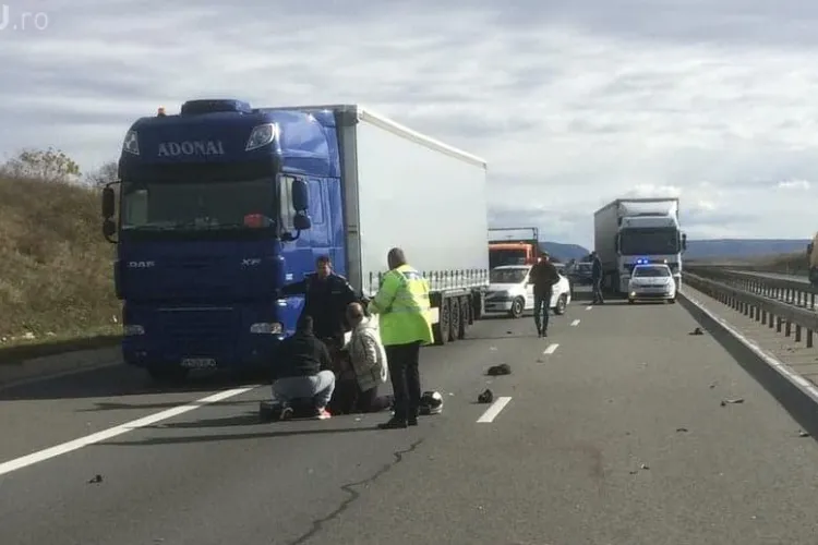 CLUJ: Accident grav, cu două victime, pe autostradă. Un motociclist a lovit un pieton care traversa neregulamentar FOTO