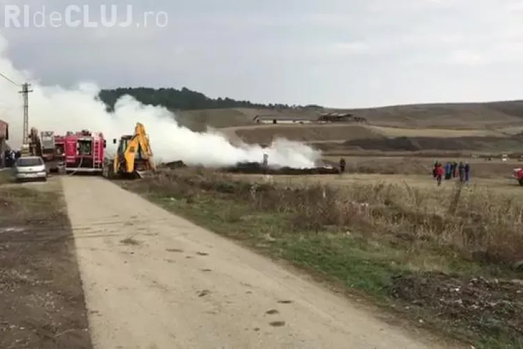 Incendiu la un depozit de paie din Sic - VIDEO