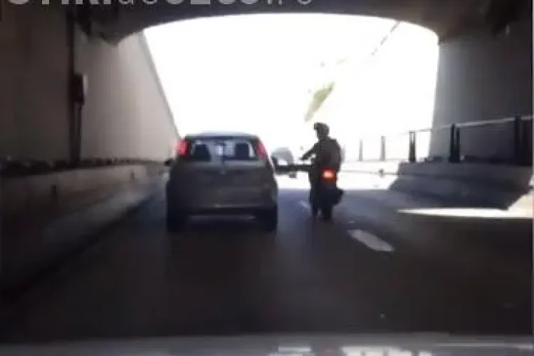 Road rage în trafic! Se răzbună ca proștii și creează probleme - VIDEO