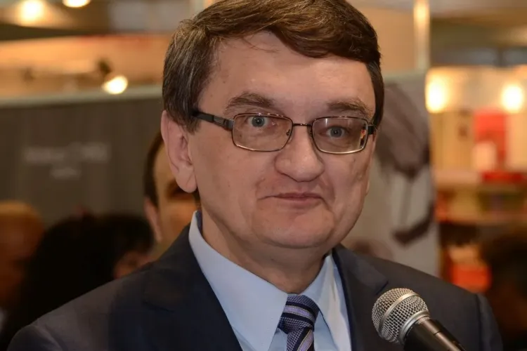 Contre între Victor Ciorbea și jurnaliști: Tu nu auzi că am delegat? Taci din gură odată!