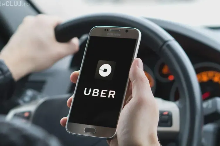 O femeie şi amantul ei au chemat UBER pentru a merge la un hotel. Au înghețat când au văzut cine e şoferul