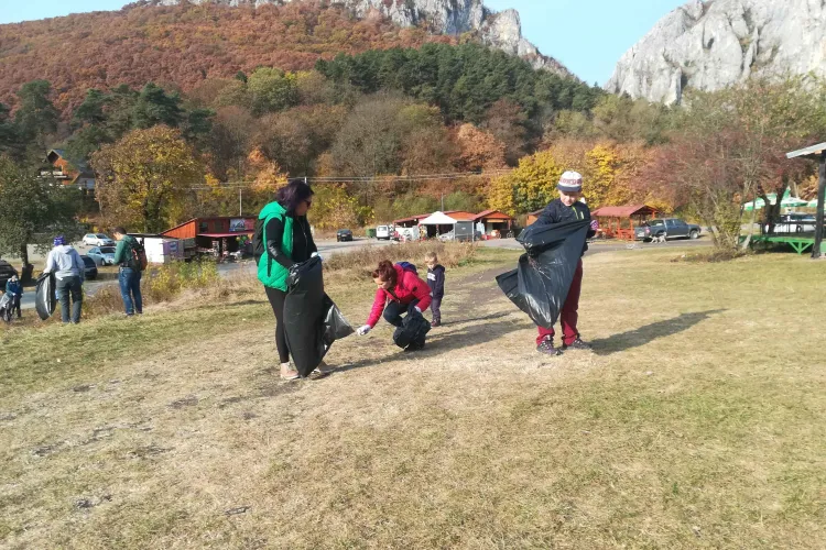 Nouă acțiune de ecologizare în Cheile Turzii  - FOTO