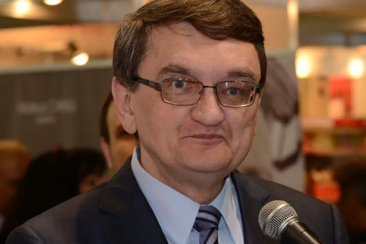 Noi beneficii pentru Avocatul poporului? Senatul a adoptat o lege care îi acordă o pensie specială