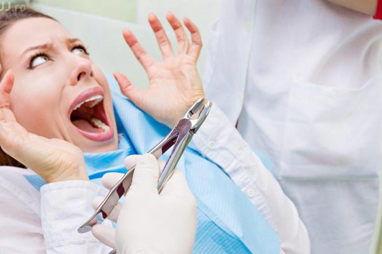 Întrebată ”Când apelați la stomatolog?” / Răspunsul unei tinere: ”Când avem dureri de stomac” - VIDEO