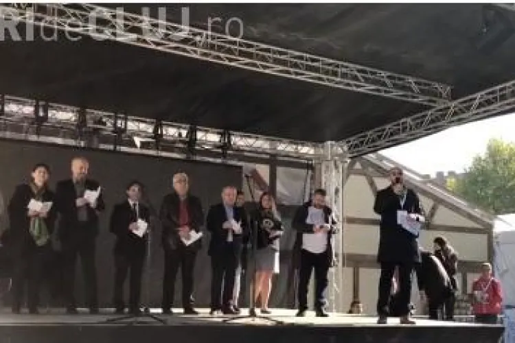 Aproape 4.000 de persoane au citit timp de 10 ore în centrul Clujului, încercând să doboare un record mondial VIDEO