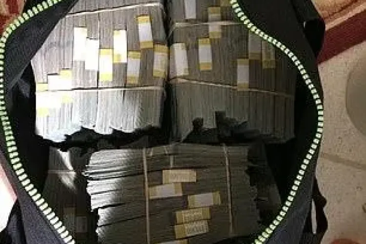 A cumpărat un seif la ”Războiul depozitelor” și a găsit 7,5 milioane de dolari - FOTO