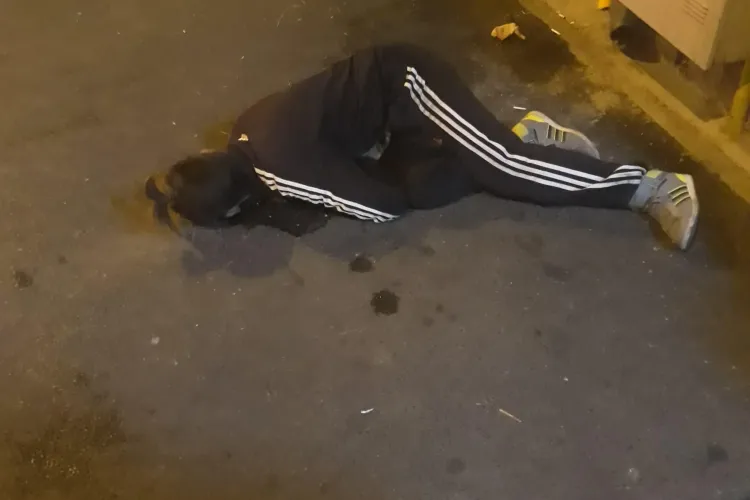 Drogați Zombie nu mai sunt o noutate pentru Cluj. Nimeni nu l-a ajutat - VIDEO