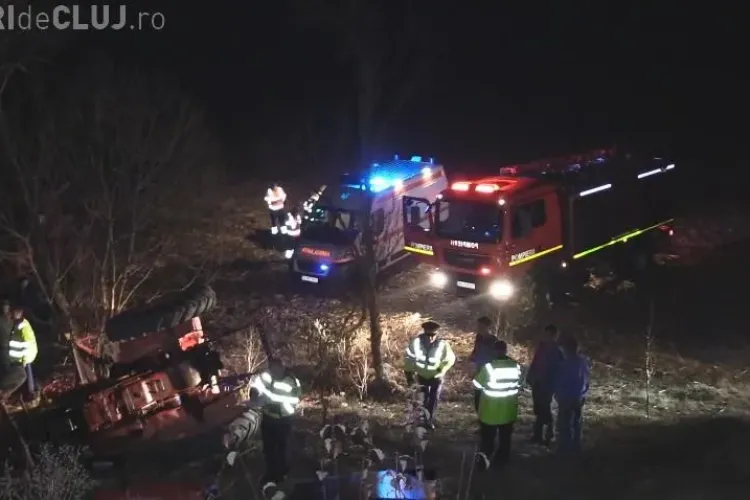 Cluj: Un bărbat a murit după ce tractorul s-a răsturnat peste el - VIDEO
