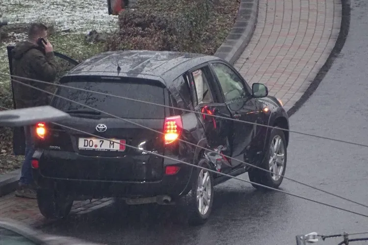 Nou accident în Mănăștur! S-a crezut zmeu în lupta cu tramvaiul și a piedut - FOTO