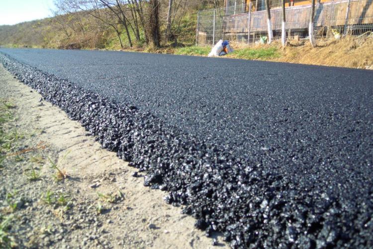 A fost finalizată asfaltarea pe drumul județean 107R Filea de Jos - Filea de Sus 
