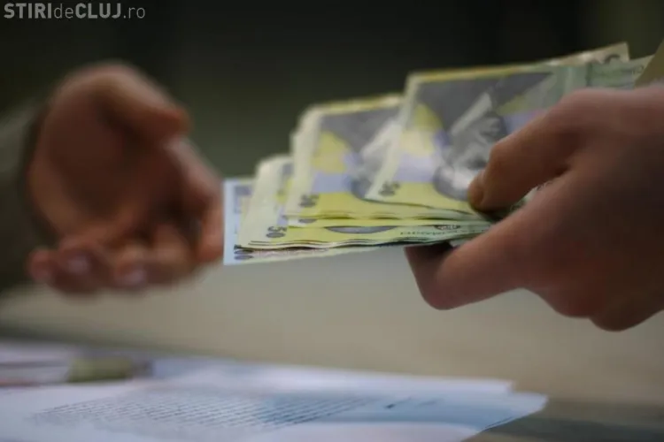 S-a adoptat salariul minim diferențiat, în funcție de studii