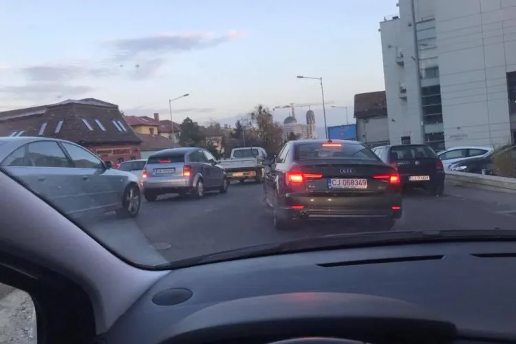 Calea Turzii și Calea Mănăștur, calvar pentru șoferi în fiecare dimineață - FOTO