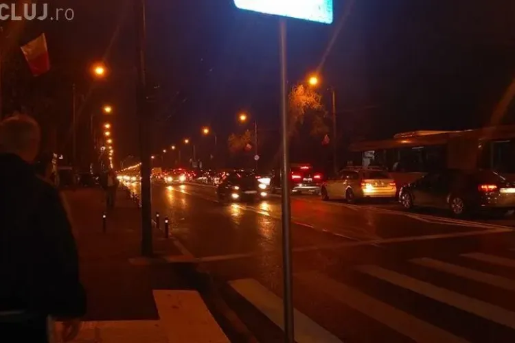 Trafic infernal în Mărăști, pe strada Aurel Vlaicu - FOTO