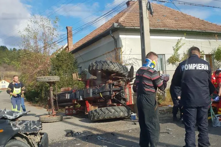 Accident între un tractor și un autoturism, la Vlaha FOTO