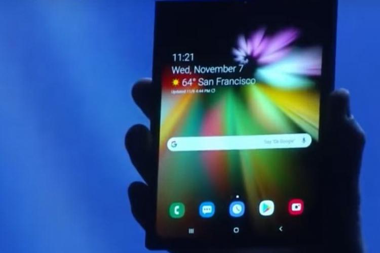 VIDEO: Samsung a prezentat telefonul pliabil, cu ecran Infinity Flex