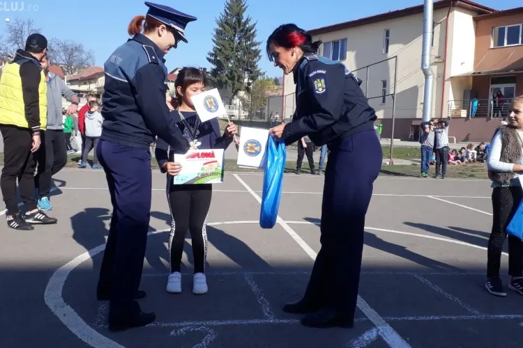 Polițiștii clujeni au stat de vorbă cu elevii despre bullying