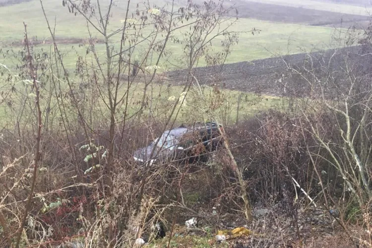 Accident pe un drum din Cluj. O șoferiță a ajuns la spital, după ce s-a răsturnat cu mașina FOTO