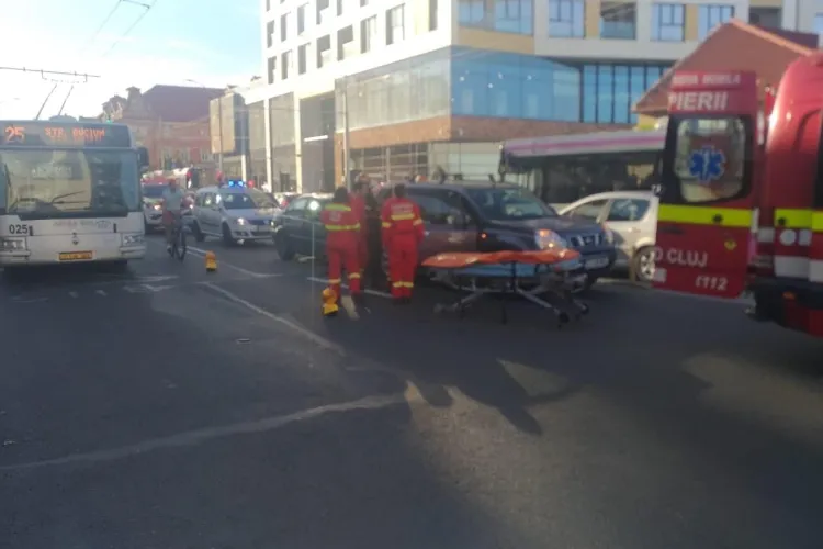 Accident în lanț pe Calea Moților. O persoană a fost rănită FOTO