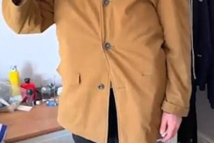 A învins politica Ryanair privind taxarea bagajelor duse în avion. Cum a urcat fără să plătească - FOTO