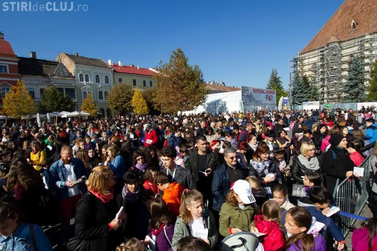 ”Marea Lectură” de la Cluj nu a reușit să intre în Cartea Recordurilor. Aproape 4.000 de persoane au citit în Piața Unirii VIDEO