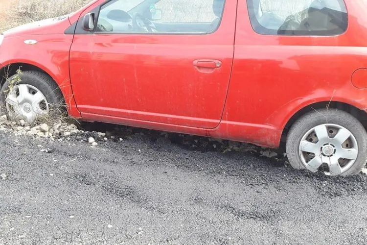 Dorel a asfaltat roțile unei mașini în Florești - FOTO