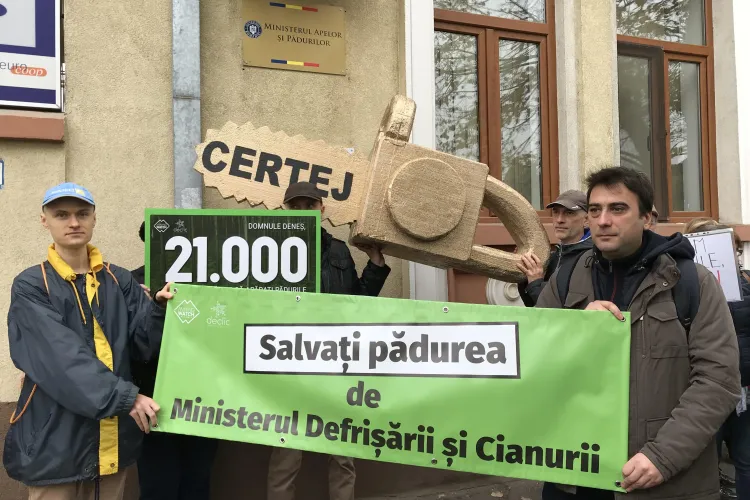 Societatea civilă a dus drujba de aur la Ministerul Apelor și Pădurilor