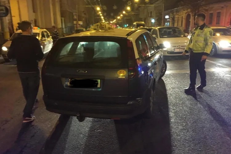 Accident lângă SORA! O șoferiță a condus pe banda autobuzelor și a lovit un taxi - FOTO