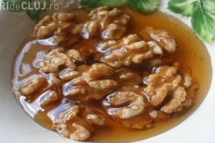 Cum se simte după ce a mâncat miere cu nucă în fiecare zi