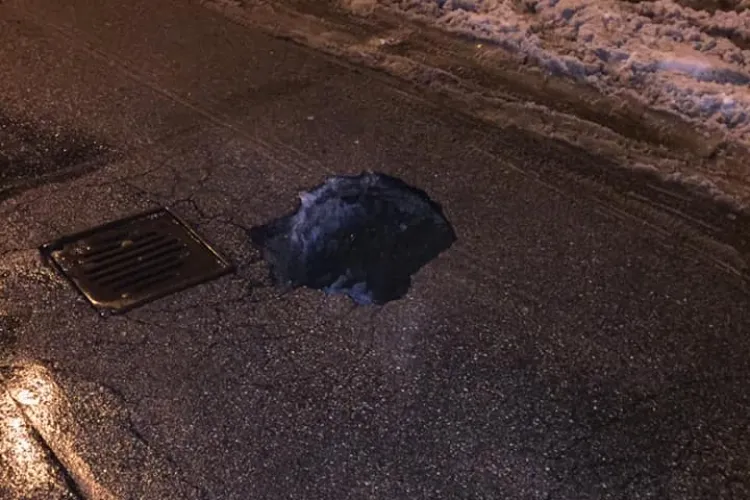 La Cluj-Napoca s-a surpat o stradă! Unii au crezut că au început săpăturile pentru METROU